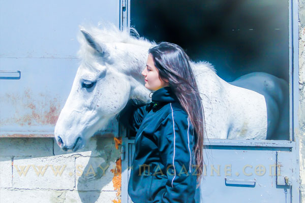 الفارسة اللبنانية دونا قزي : طموحي أن يكون لديّ مزرعة للخيول